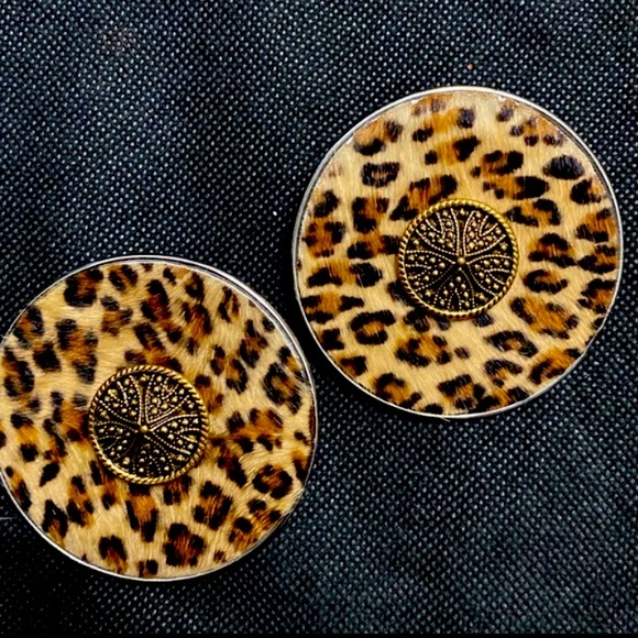 Large Button Faux Animal Pattern pierced Earrings - Picture 2 of 5